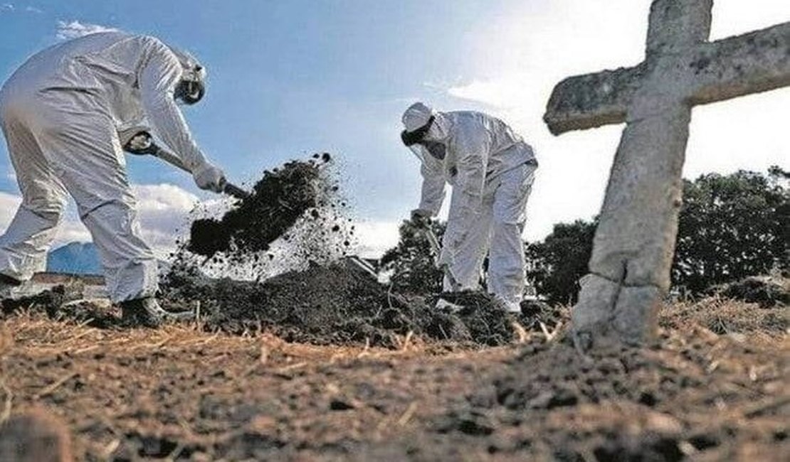 Número de mortos por Covid em Alagoas é maior que a população de cinco municípios