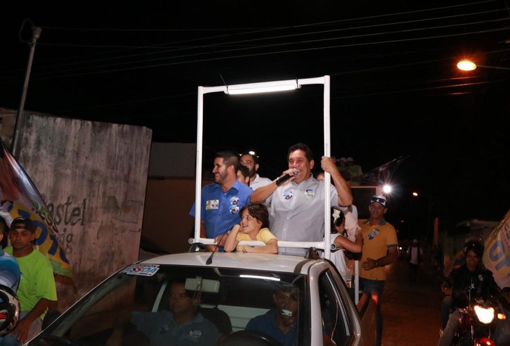 Severino e Randerson Pessoa percorrem cinco bairros de Arapiraca