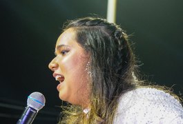 Alyce Araújo, talento do Agreste alagoano, brilha no circuito Barra-Ondina do Carnaval de Salvador