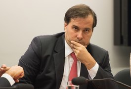 Maia encerra sessão da Câmara minutos após notícia sobre áudio de Temer