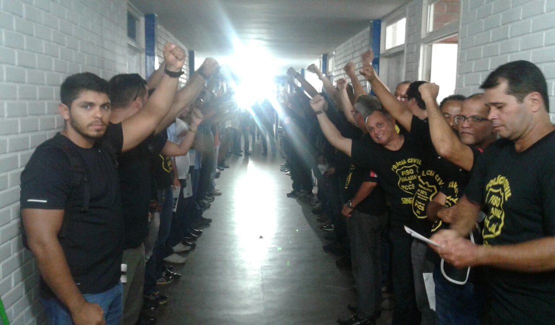 Após colega ser exonerado na Deic, agentes da PC entregam cargos, em AL