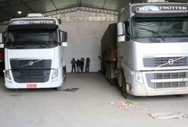 Operação prende quatro pessoas e apreende duas carretas com produtos roubados