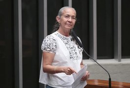 Ex-PT, Heloísa Helena toma posse na Câmara e dispara contra governo Lula: “Sem servilismo e sem conciliação”