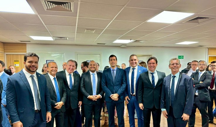 Prefeitos alagoanos prestigiam posse do Ministro Renan Filho