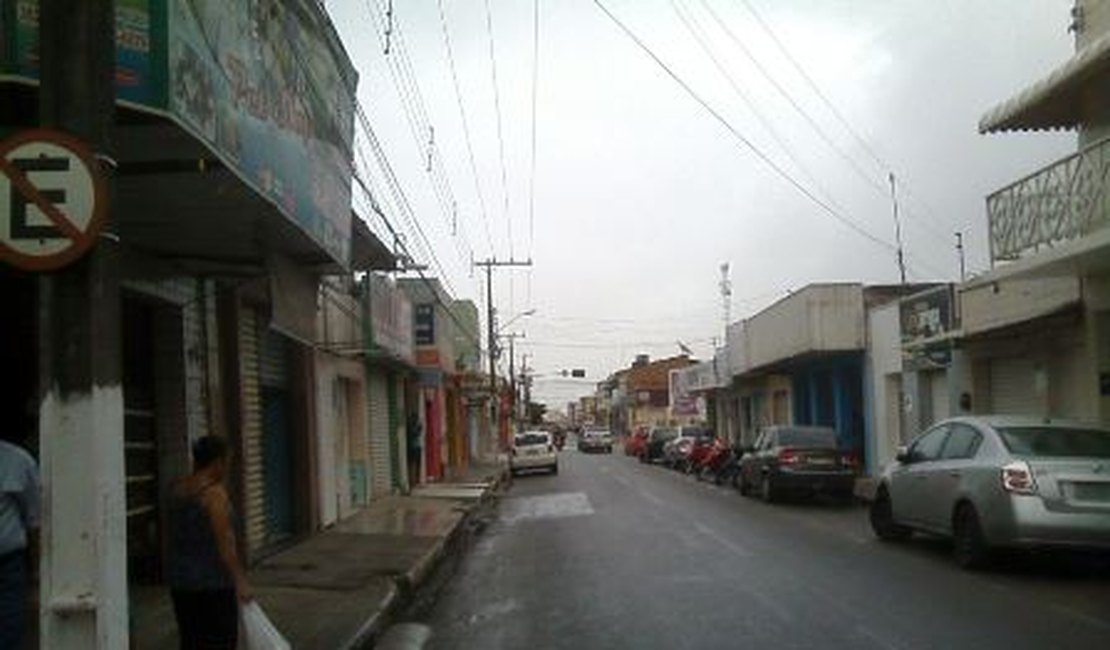Constantes assaltos no bairro Brasília deixam comerciantes assustados, em Arapiraca