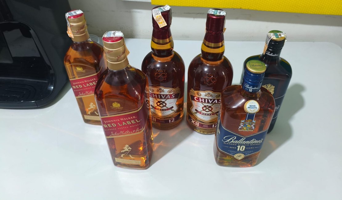 Homem é preso após furtar seis garrafas de whisky de supermercado em Arapiraca