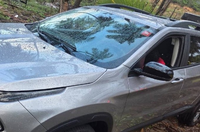 Jovem é encontrado morto no interior de carro em Riacho Doce, em Maceió