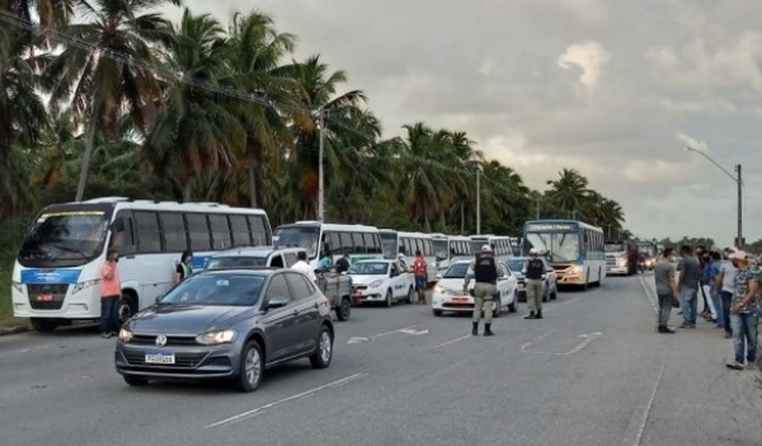Em Alagoas: motoristas de transportes complementares protestam em rodovias