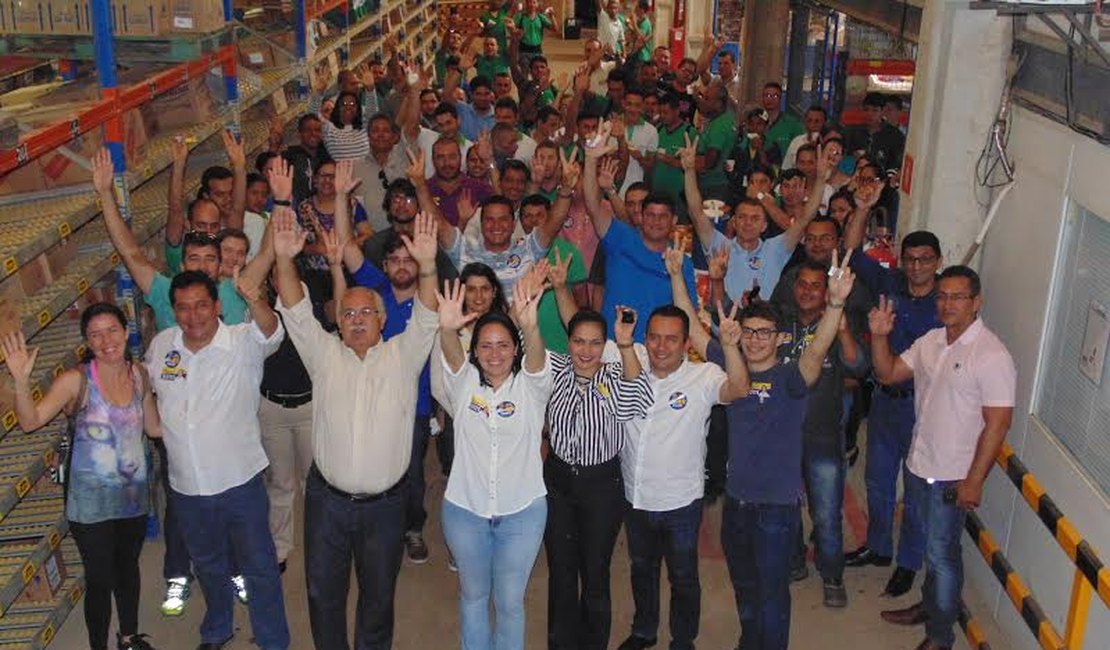 Rogério Teófilo e Fabiana Pessoa visitam a empresa Andrade Distribuidora