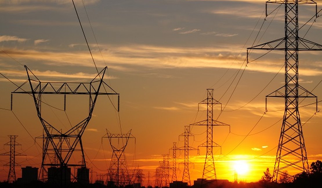 Consumidores pagaram R$ 3,7 bilhões a mais nas contas de luz entre 2009 e 2016