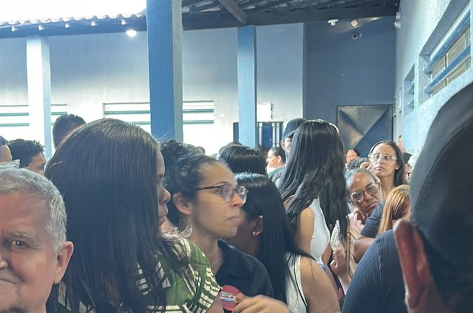 Eleitores de 13 cidades alagoanas ainda estão votando na noite deste domingo (4)