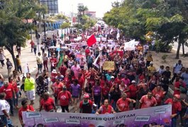 Mobilização em defesa da educação reúne milhares de pessoas em Maceió