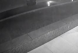 Vídeo mostra momento em que piscina desaba em garagem de condomínio de luxo