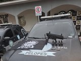 Idosa é presa após arma de grosso calibre ser localizada em residência, em Arapiraca