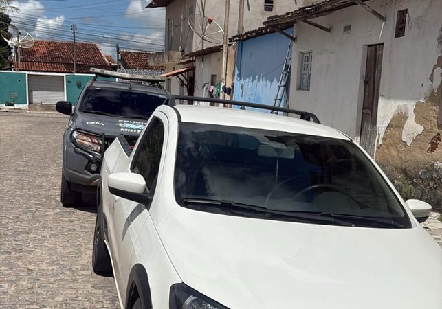Veículo roubado é recuperado pela ROCAM no bairro Caititus, em Arapiraca