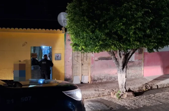 Policiais militares tentam localizar homem filmado acariciando três crianças no Sertão alagoano