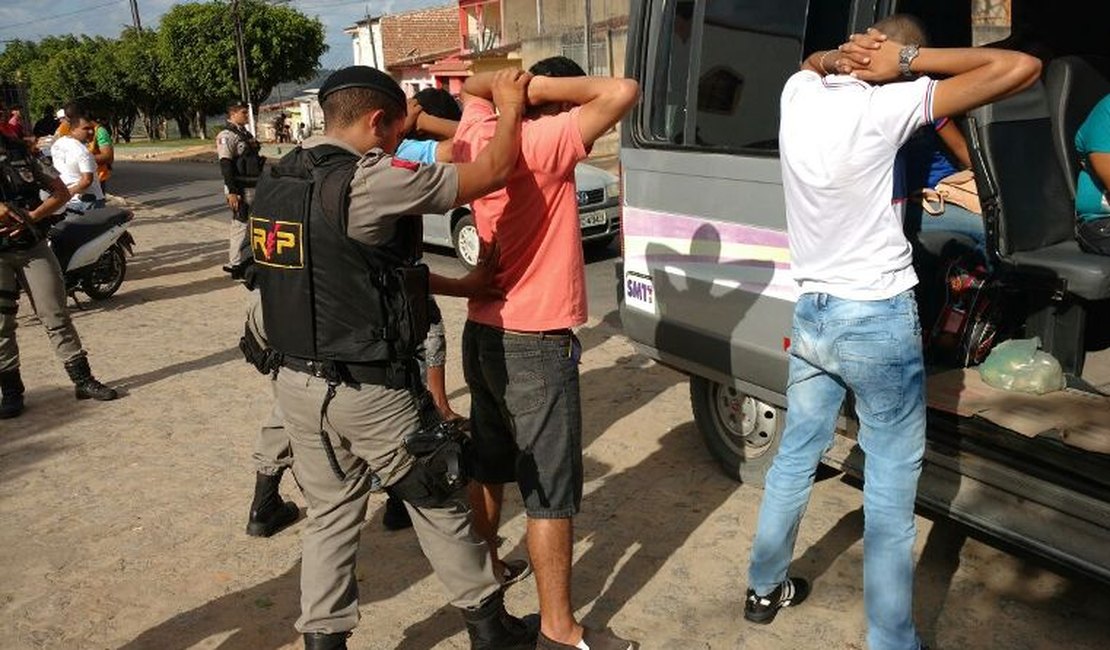 Operação realiza abordagens e apreende veículos em São Miguel dos Campos