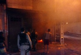 Inconformado com separação, homem ateia fogo na casa da ex-companheira, em Arapiraca