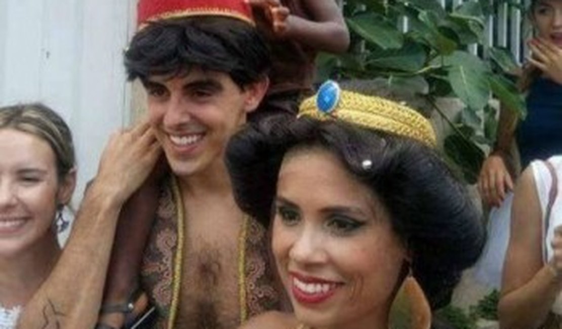 Pai fantasia filho como “macaco do Aladin” e causa polêmica