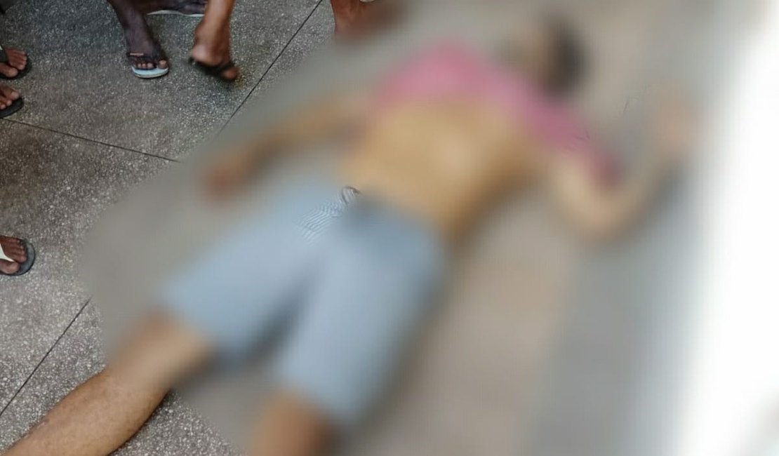 Jovem é assassinado com facada no peito no meio do Mercado Público de Palmeira