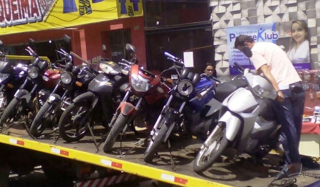 Operação recolhe 10 veículos e aborda centenas de pessoas no Centro de Arapiraca