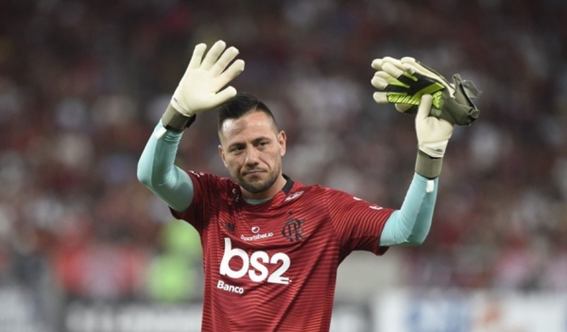 Flamengo abre conversas por renovação de contrato com o goleiro Diego Alves