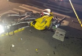 Colisão entre moto e caminhão deixa dois mortos na BR 101, em São Sebastião