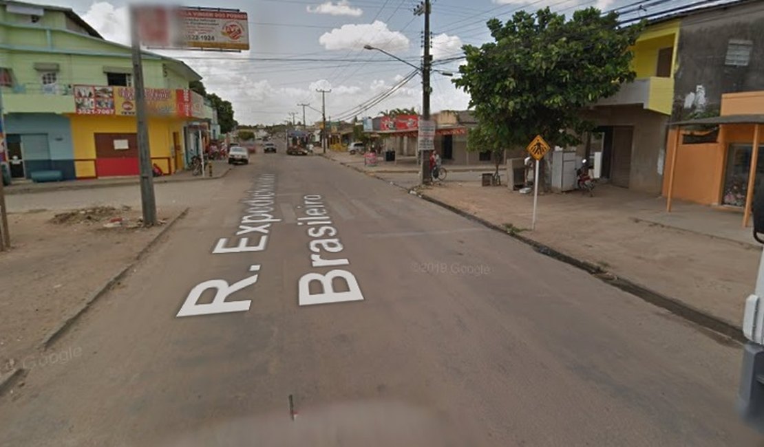 Colisão envolvendo três veículos deixa trânsito lento na Rua Expedicionário Brasileiro