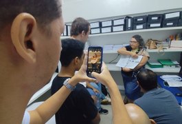 Estudantes de Medicina da Ufal visitam Núcleo de Epidemiologia do Hospital de Emergência do Agreste