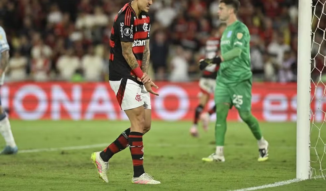 Pedro, do Flamengo, sofre lesão muscular e está fora da final da Libertadores