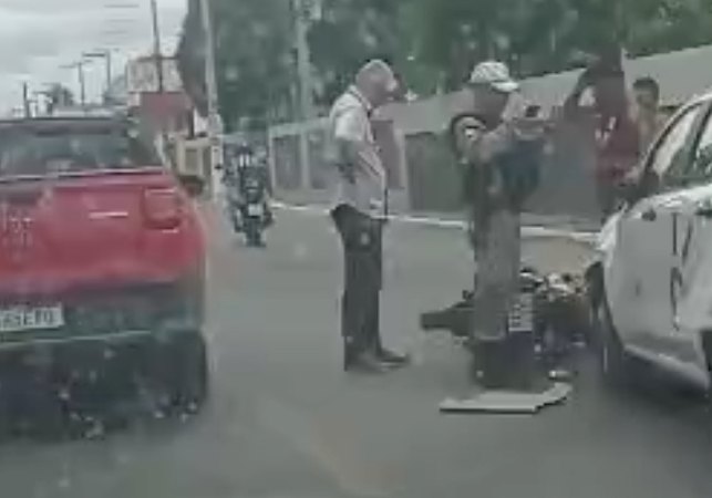 Colisão entre carro de empresa de telecomunicações e moto é registrada em Arapiraca