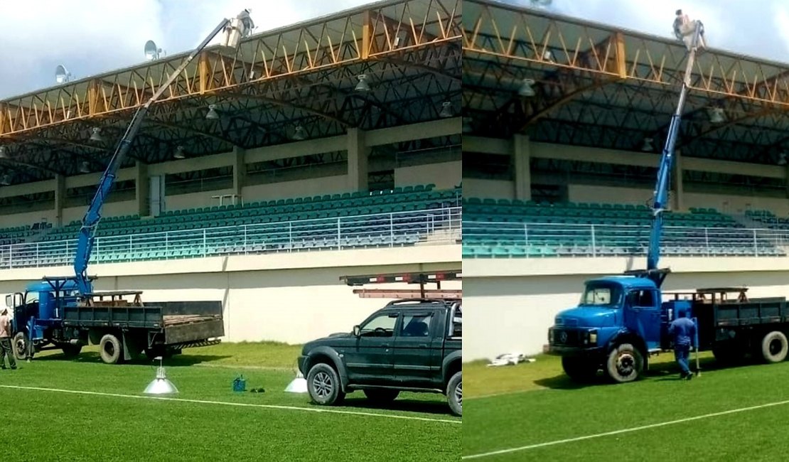 Federação Alagoana de Futebol doa lâmpadas para o estádio da UFAL