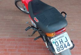 Poucos minutos após o roubo, PM recupera moto e prende suspeito em Lagoa da Canoa