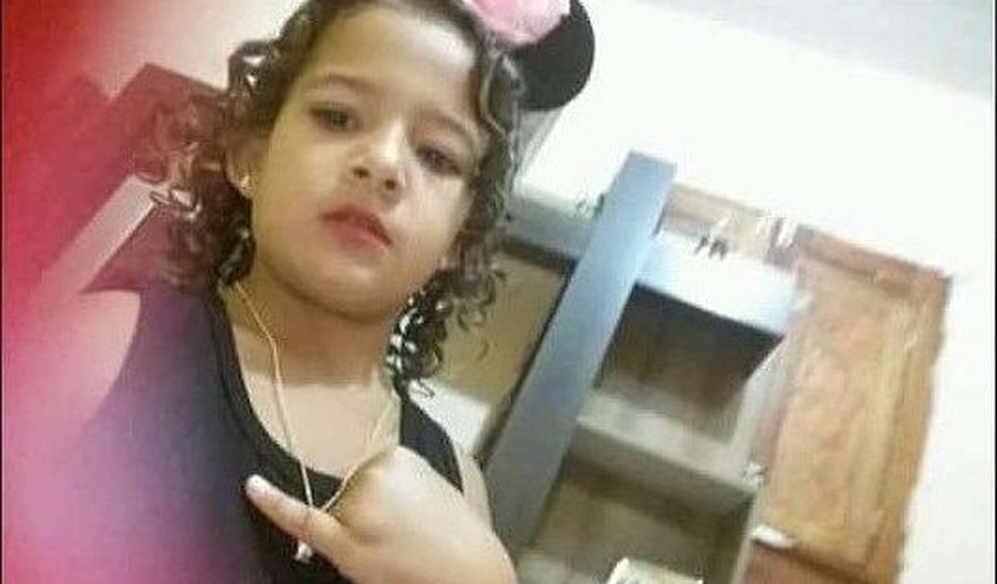 Menina de sete anos morre em acidente com banco de praça em Igaci