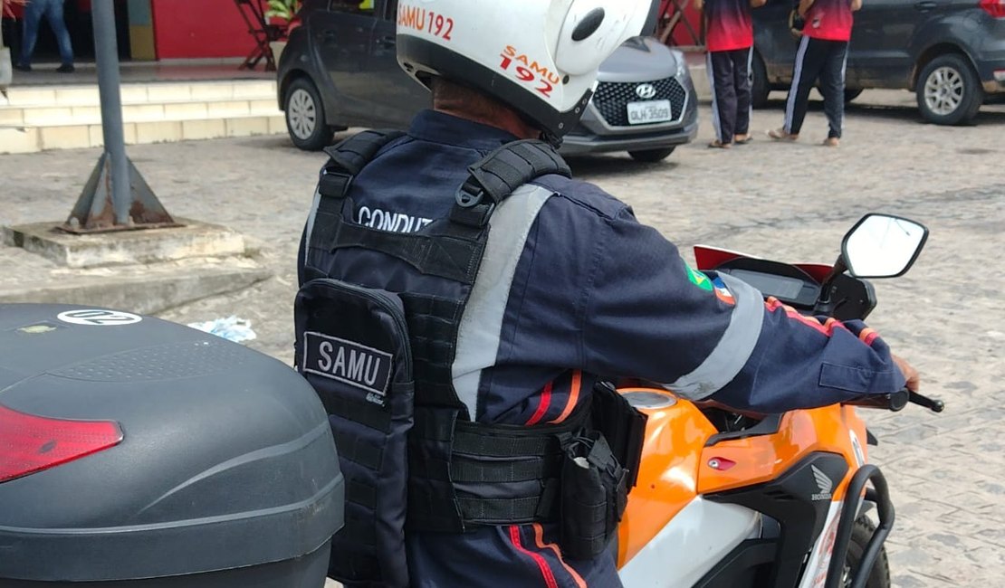 Colisão deixa motociclista ferido em trevo de rodovia, em Arapiraca