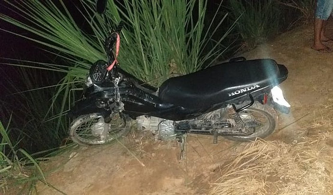 Grave acidente de moto deixa um jovem morto e outro ferido na AL 210