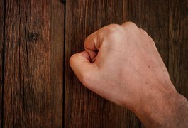 Homem passa a madrugada aterrorizando ex com batidas na porta, ameaças de morte e xingamentos em Paulo Jacinto