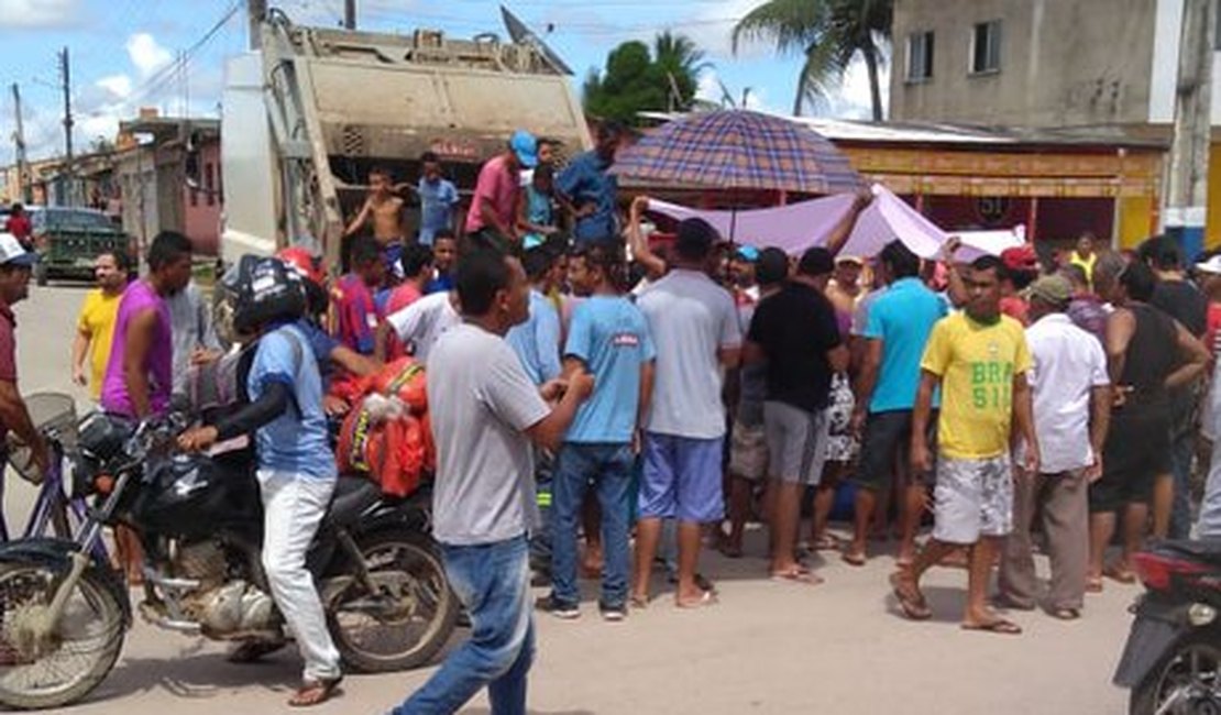 Militar fica ferido após colisão entre moto e caçamba, em Matriz do Camaragibe