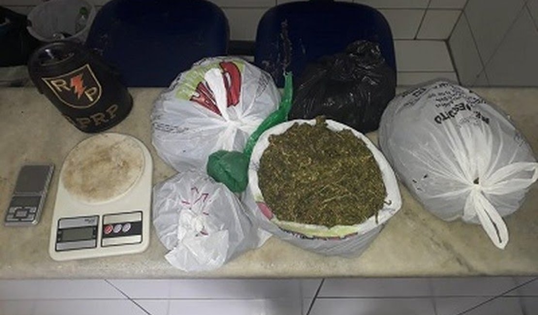 Mulher é presa com 2,6 kg de maconha dentro da residência