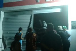 Bandidos explodem agência bancária no Sertão de AL