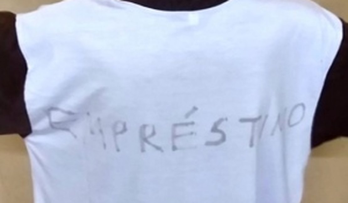 Foto de aluno usando camiseta com inscrição 'empréstimo' viraliza na internet
