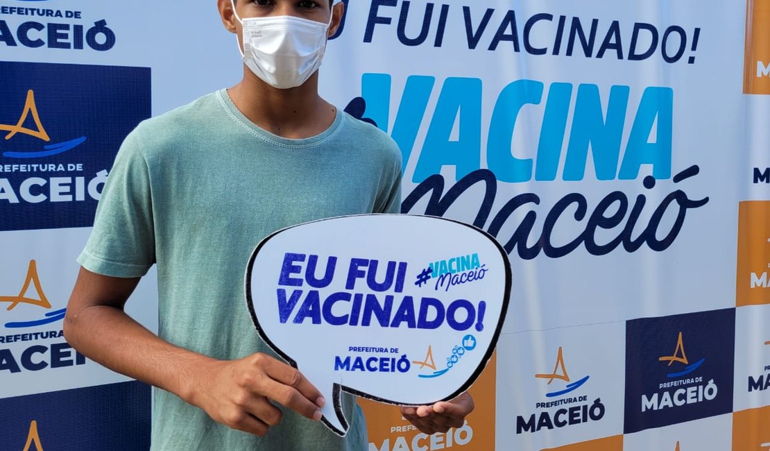 Maceió vacina adolescentes de 12 anos contra a Covid-19 nesta quinta-feira (16)