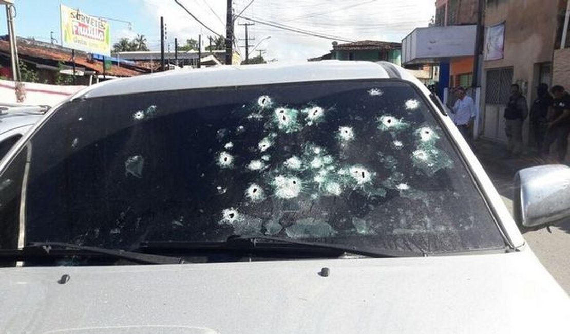 Mortos em tiroteio tinham histórico de crimes e planejavam assalto nesta quarta, diz polícia