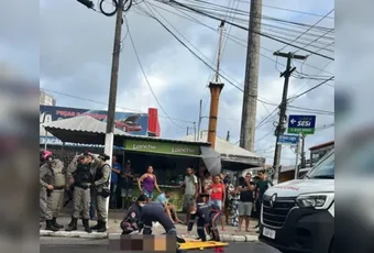 Mulher morre após passar mal, cair de calçada e ser atropelada por ônibus, em Maceió