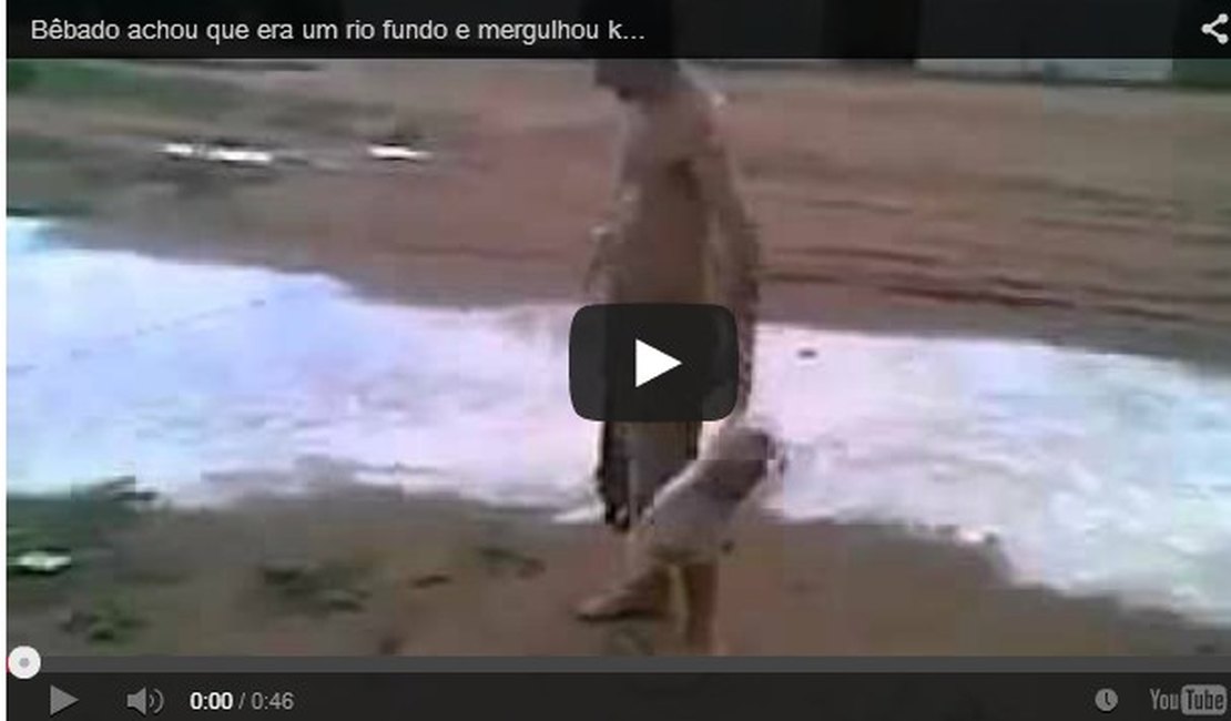 Bêbado se joga em poça de lama achando está em um rio - veja o vídeo