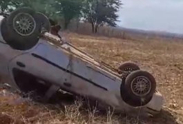 Motorista fica ferida em capotamento de carro em estrada vicinal de Craíbas