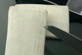 PM prende bando com cocaína avaliada em R$ 70 mil em ônibus no Agreste de AL