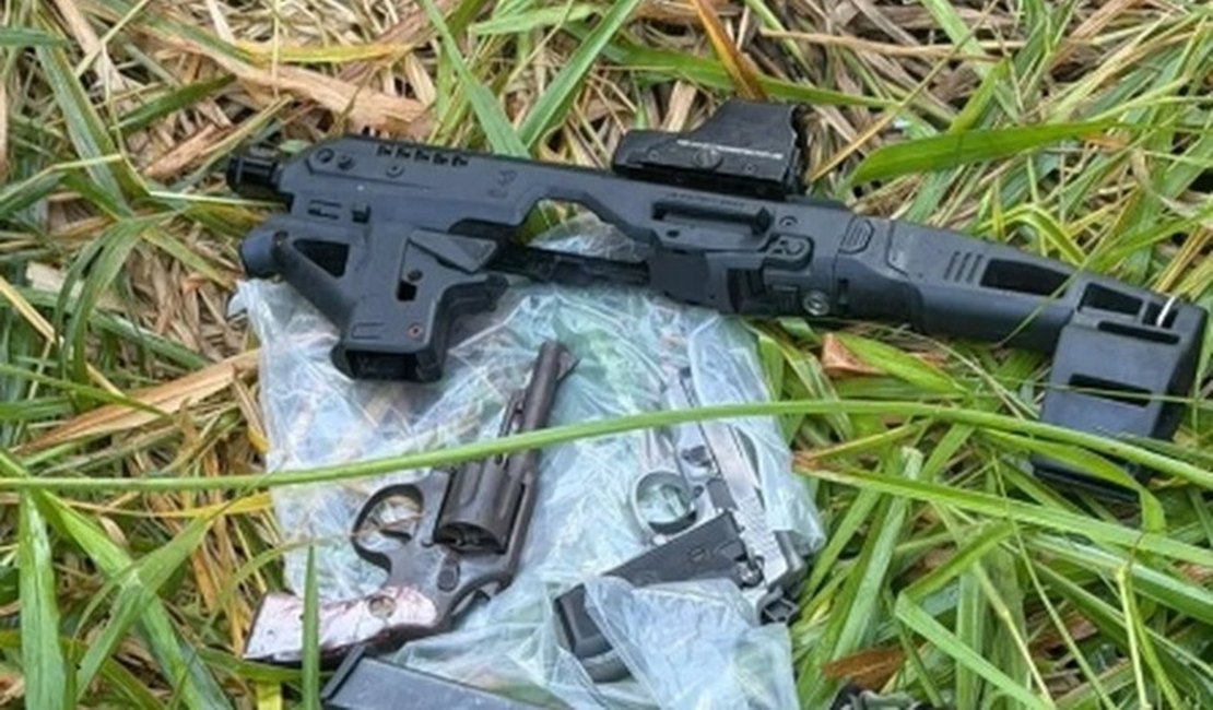 Integrante de grupo armado morre em confronto com PMs em área de mata, em Maceió