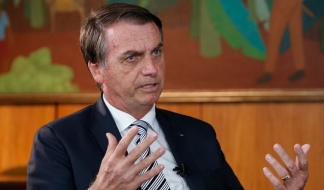 Bolsonaro propõe idade mínima de 62 anos para homem e 57 para mulher