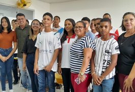 Estudantes da rede municipal de Penedo aprendem cursos do Senai na sala de aula